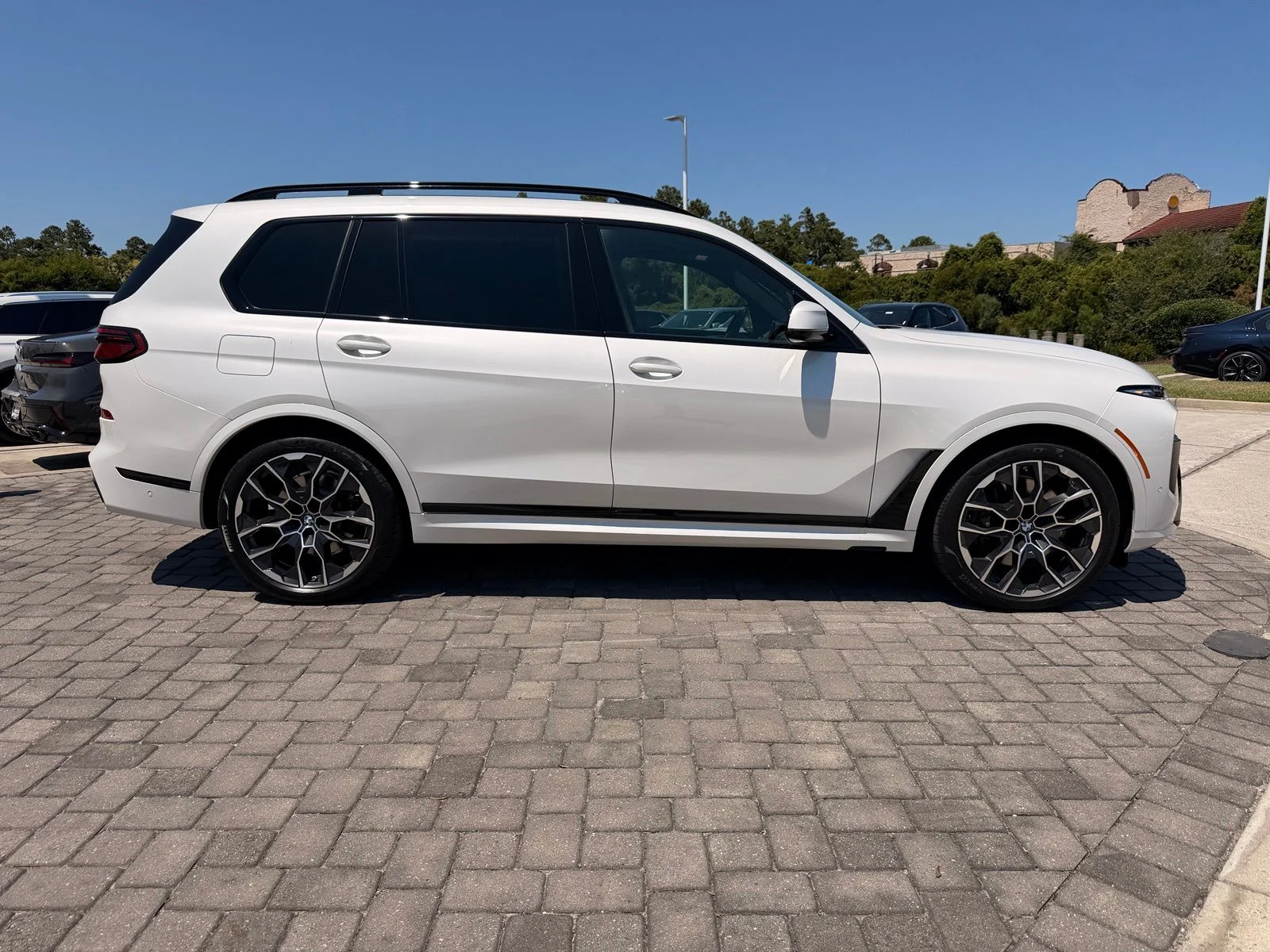 New 2027 Mineral White Metallic BMW xDrive40i image 8
