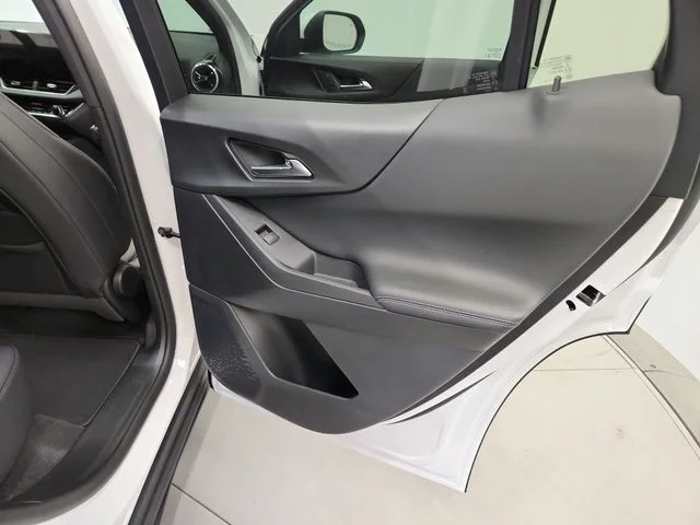 New 2027 White Chevrolet LT image 31