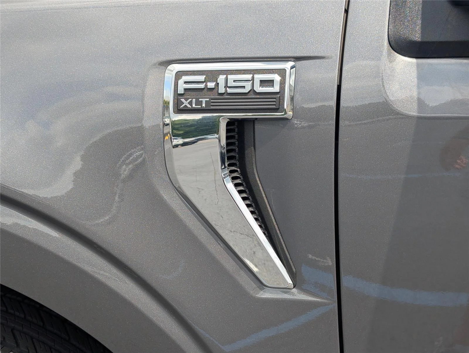 Used 2025 Carbonized Gray Ford XLT image 36