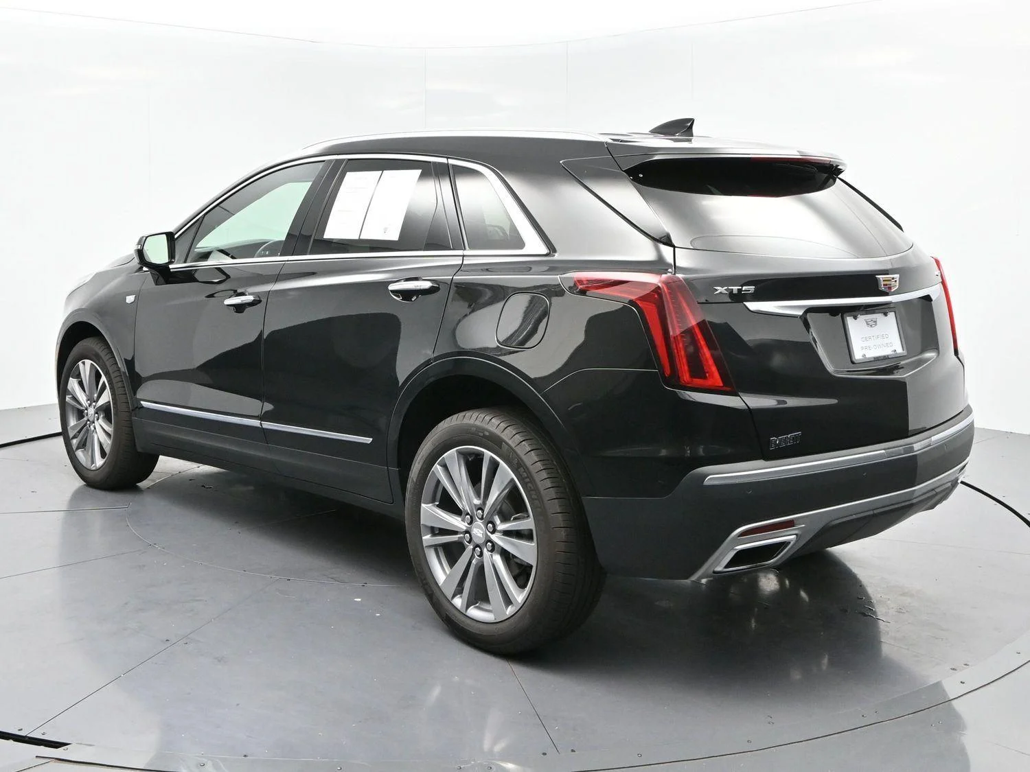 Used 2025 Stellar Black Metallic Cadillac Premium Luxury image 5