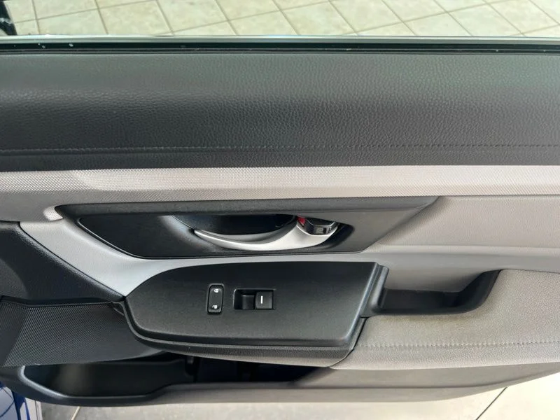 Used 2018  Honda LX image 14