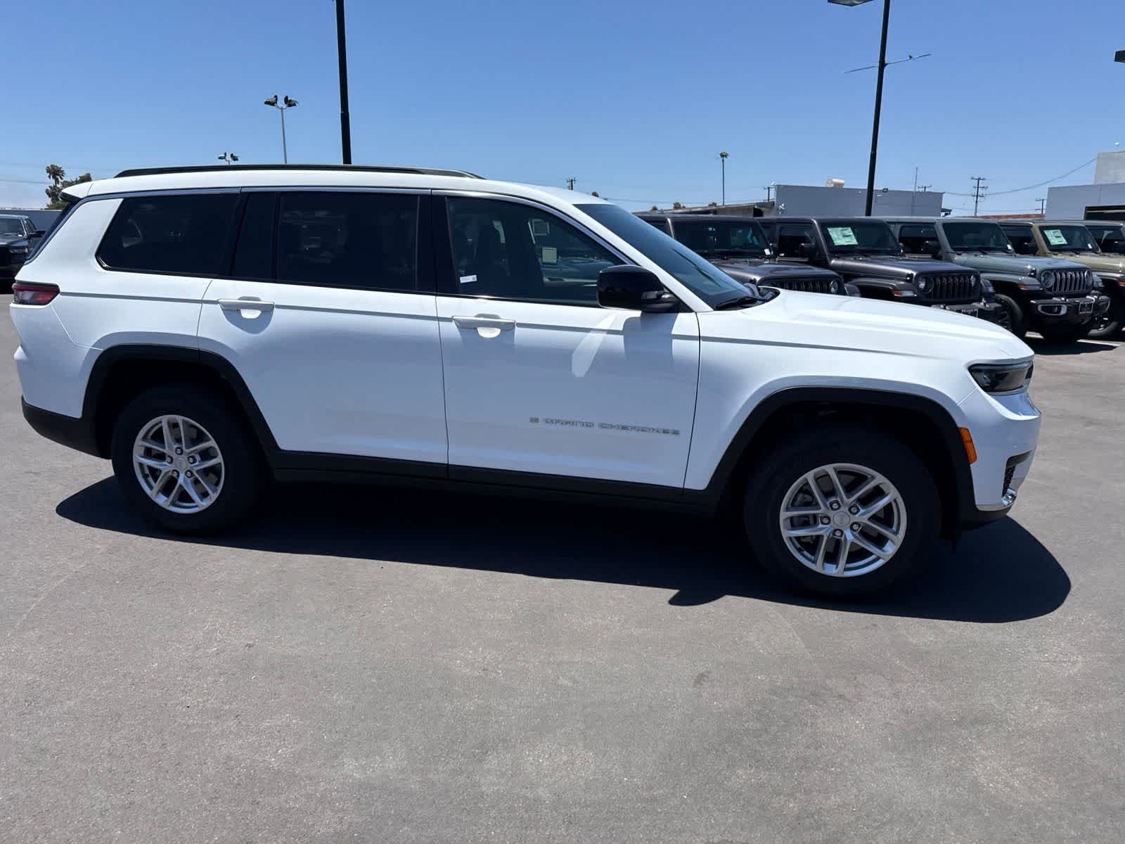 Used 2025 Bright White Clearcoat Jeep Laredo X image 8