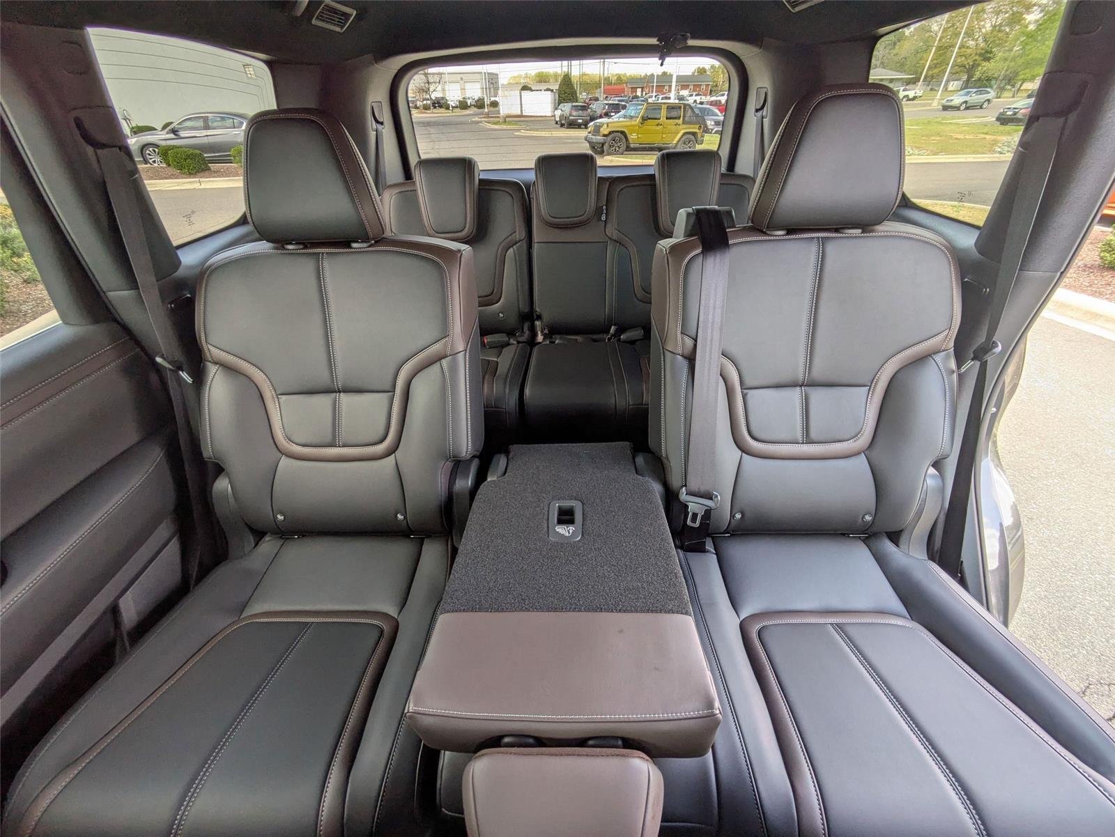 2025 Nissan Armada SL - Photo 31