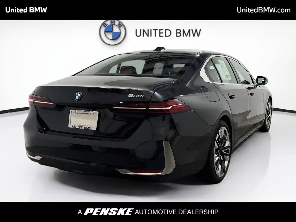 Certified Used 2026 Dark Graphite Metallic BMW 530i image 5
