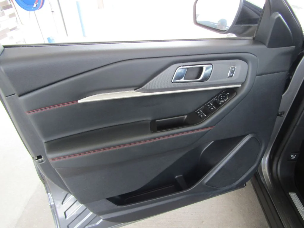 Used 2025 Gray Ford ST-Line image 22