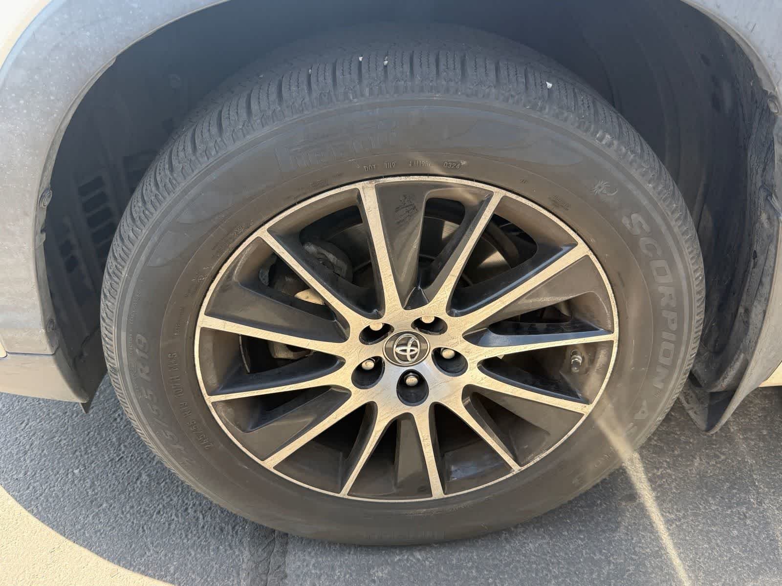 Used 2018 Blizzard Pearl Toyota SE image 5