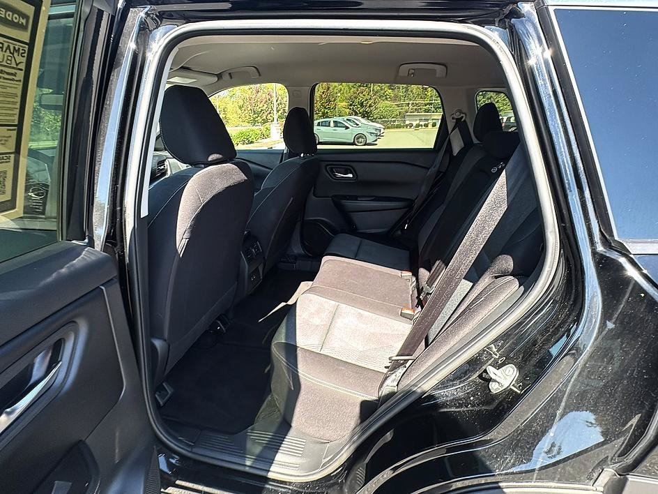 Used 2025 Super Black Nissan SV image 17