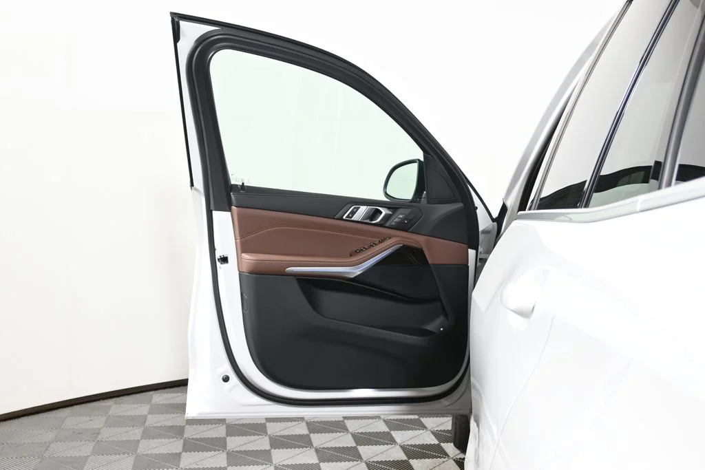 Used 2026 White BMW xDrive50e image 27