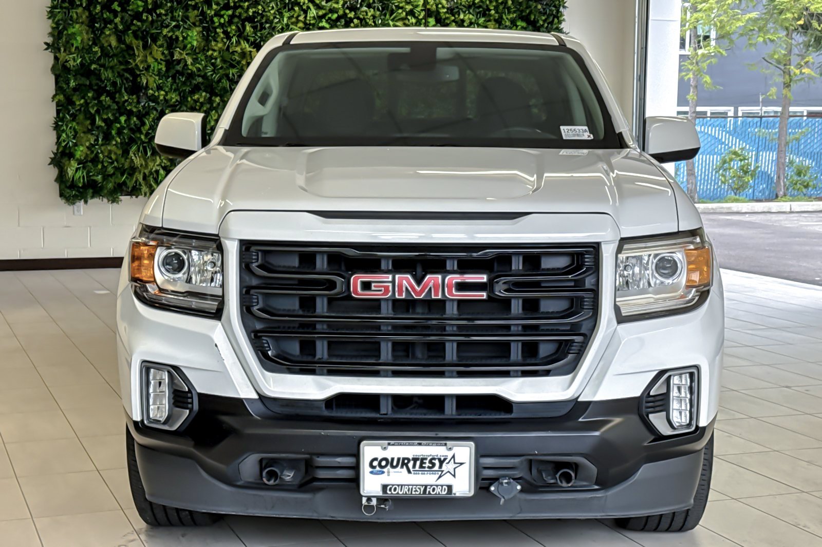 Used 2021 Summit White GMC 4WD Elevation image 9