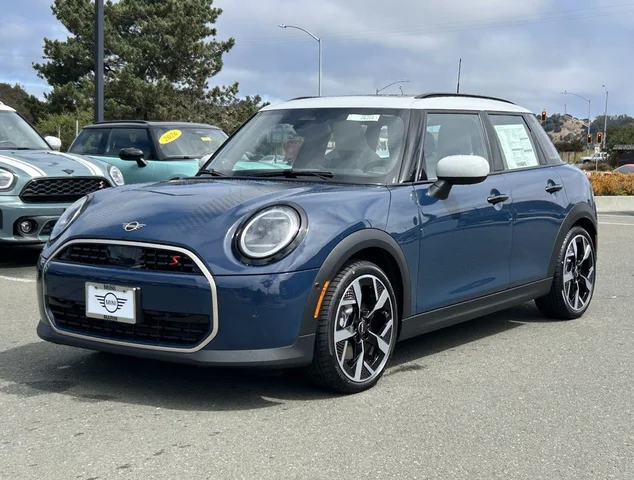 2026 MINI 4 Door Signature Plus