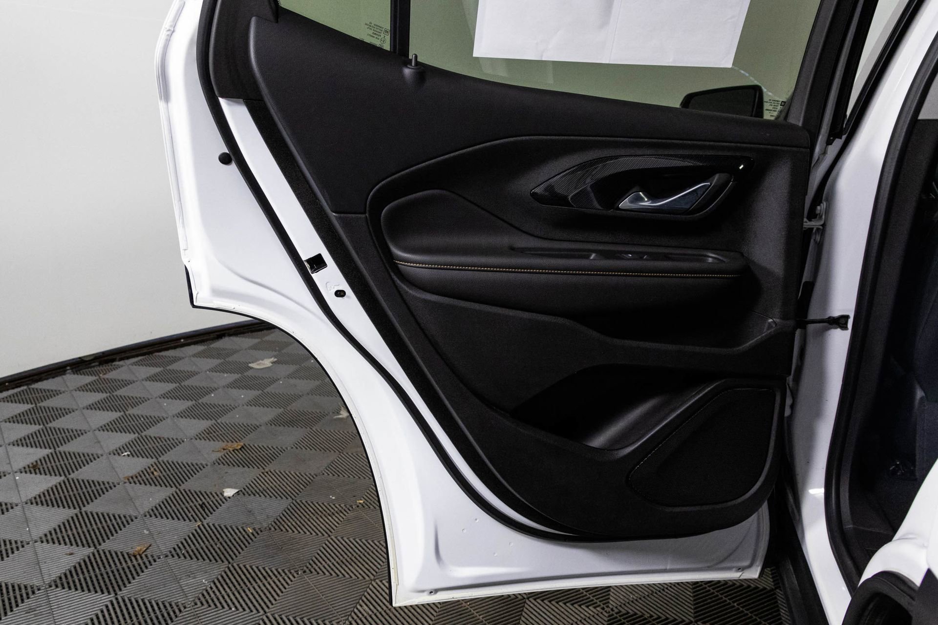 2023 GMC TERRAIN - Image 34