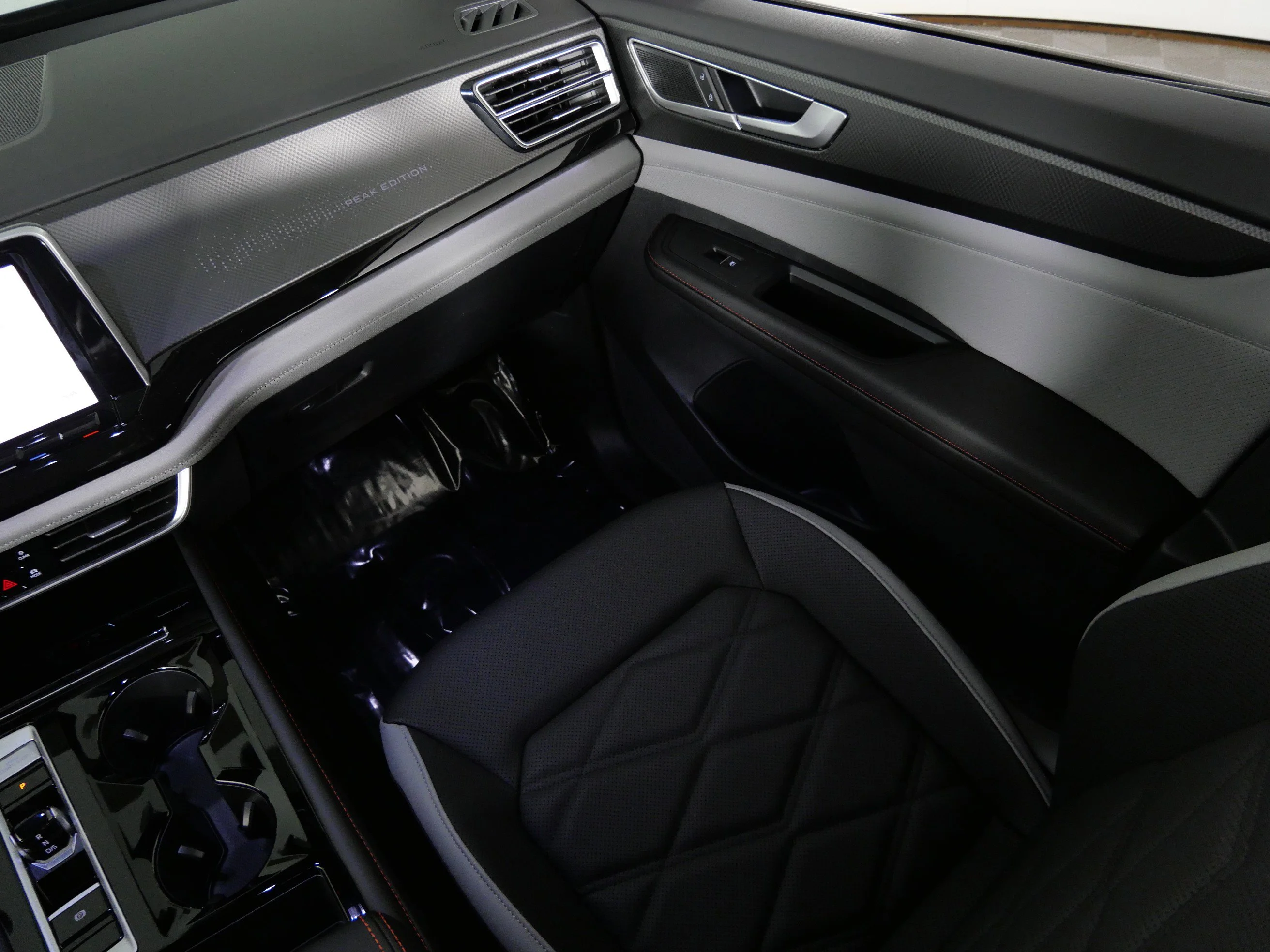 New 2026 Pure Gray Volkswagen 2.0T Peak Edition image 11