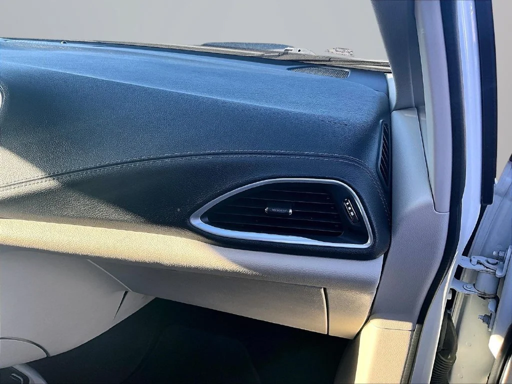 Used 2018 White Chrysler Limited image 16