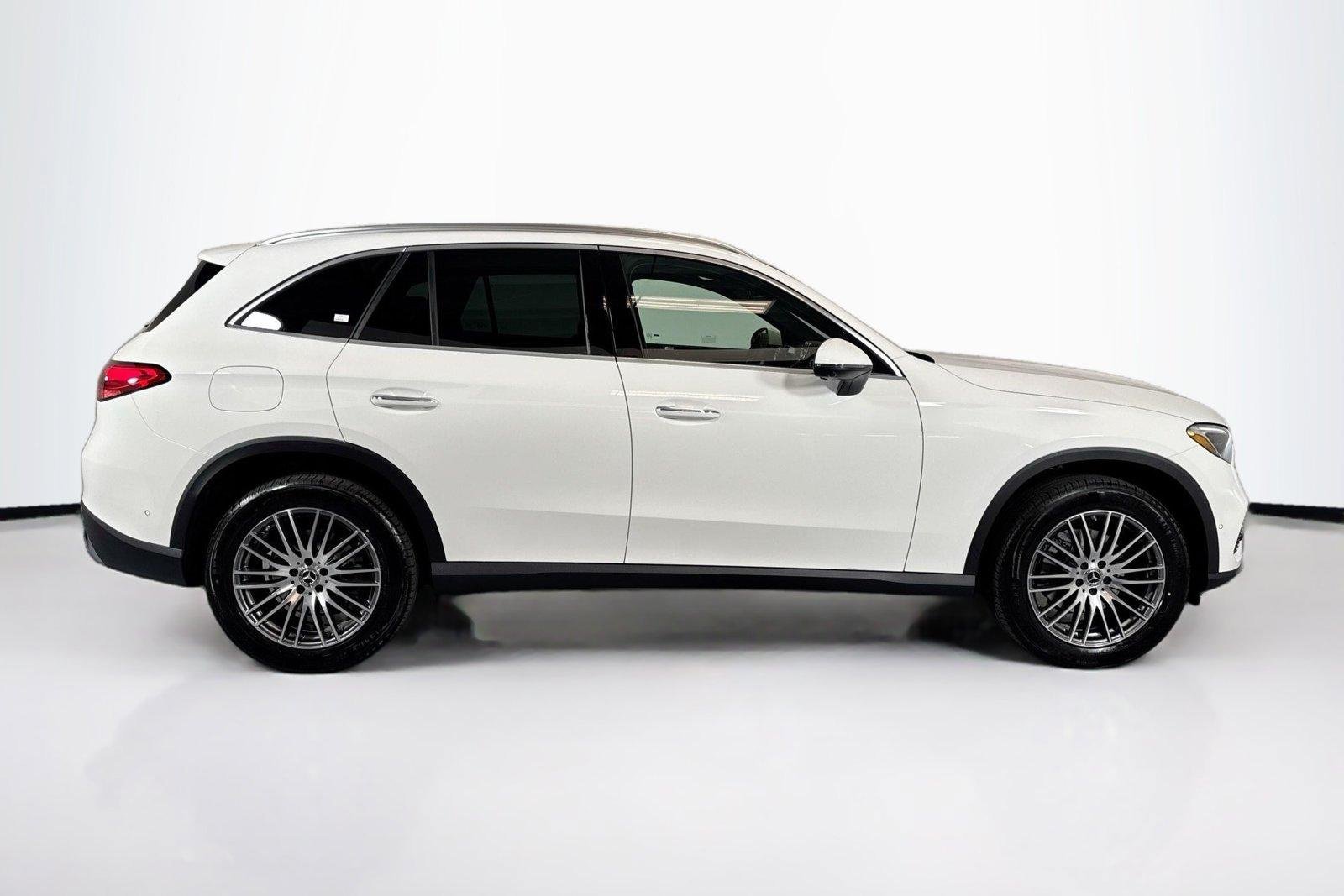 New 2026 Polar White Mercedes-Benz GLC 300 image 4
