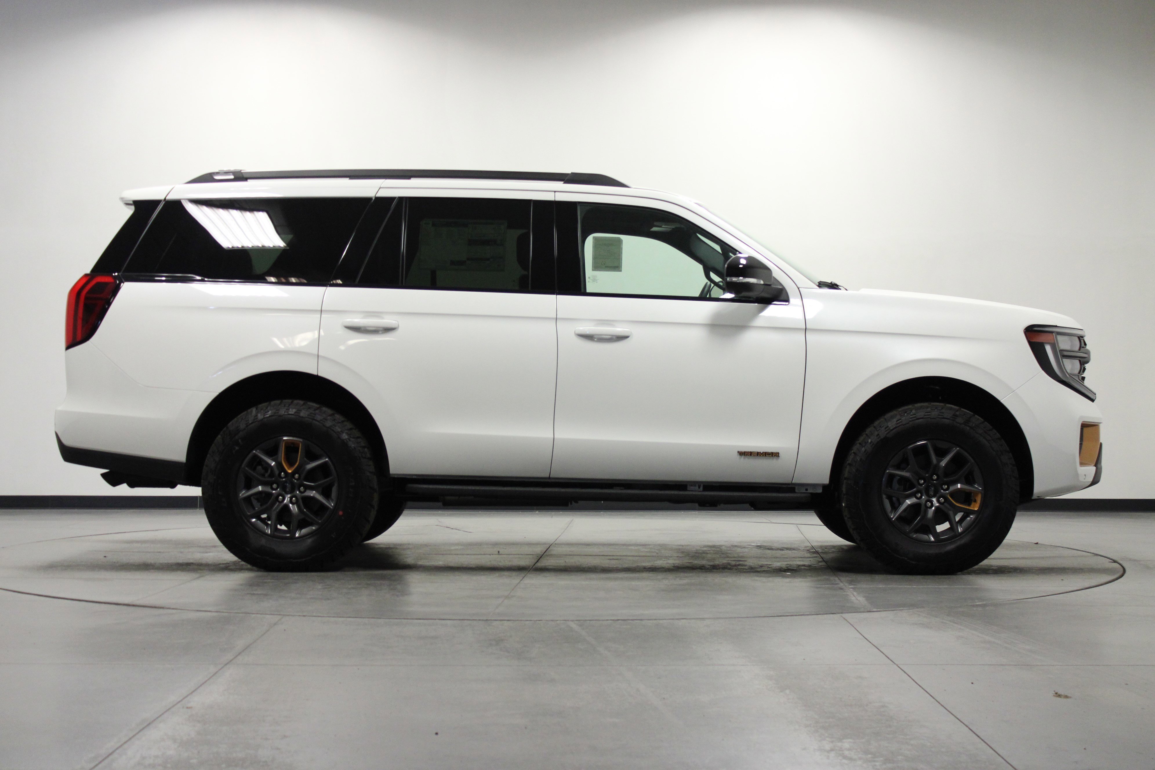 New 2026 Star White Metallic Tri-Coat Ford Tremor image 3