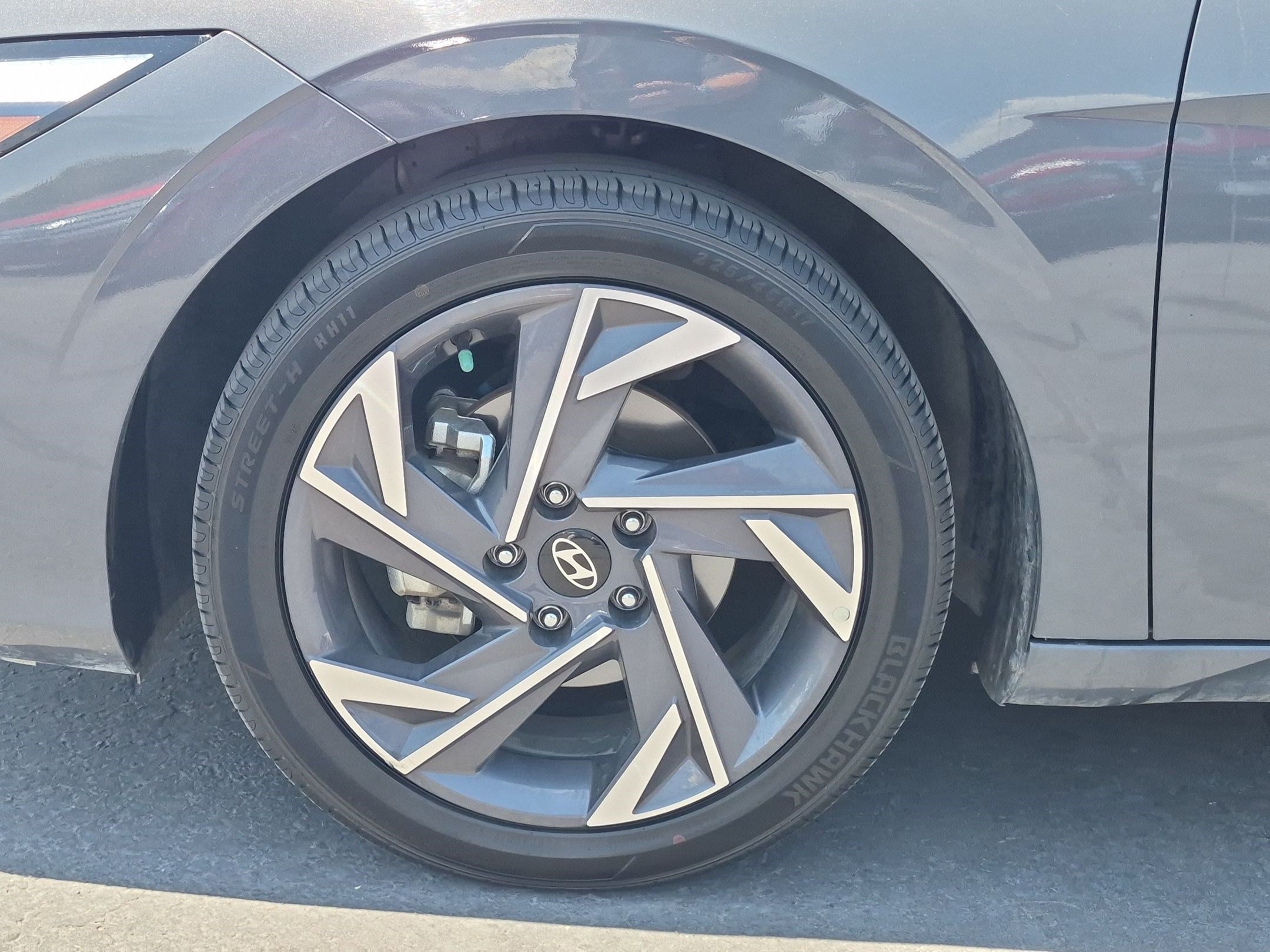 2025 Hyundai Elantra SEL - Photo 11