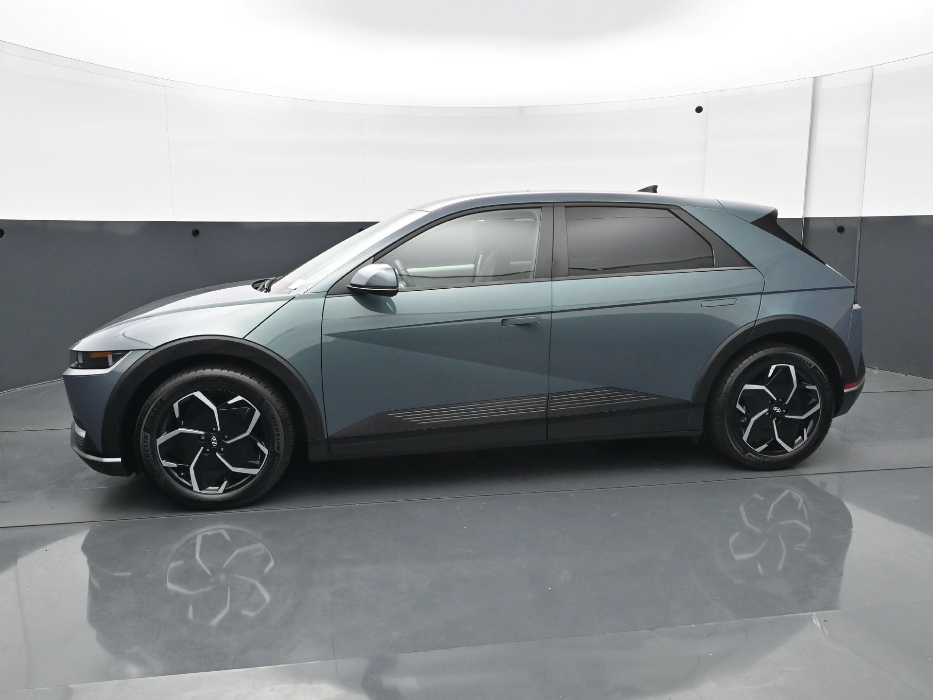 Used 2024 Digital Teal Hyundai SEL AWD image 2