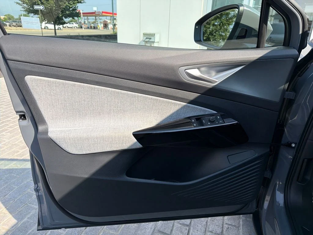 Certified Used 2025 Gray Volkswagen Pro image 12
