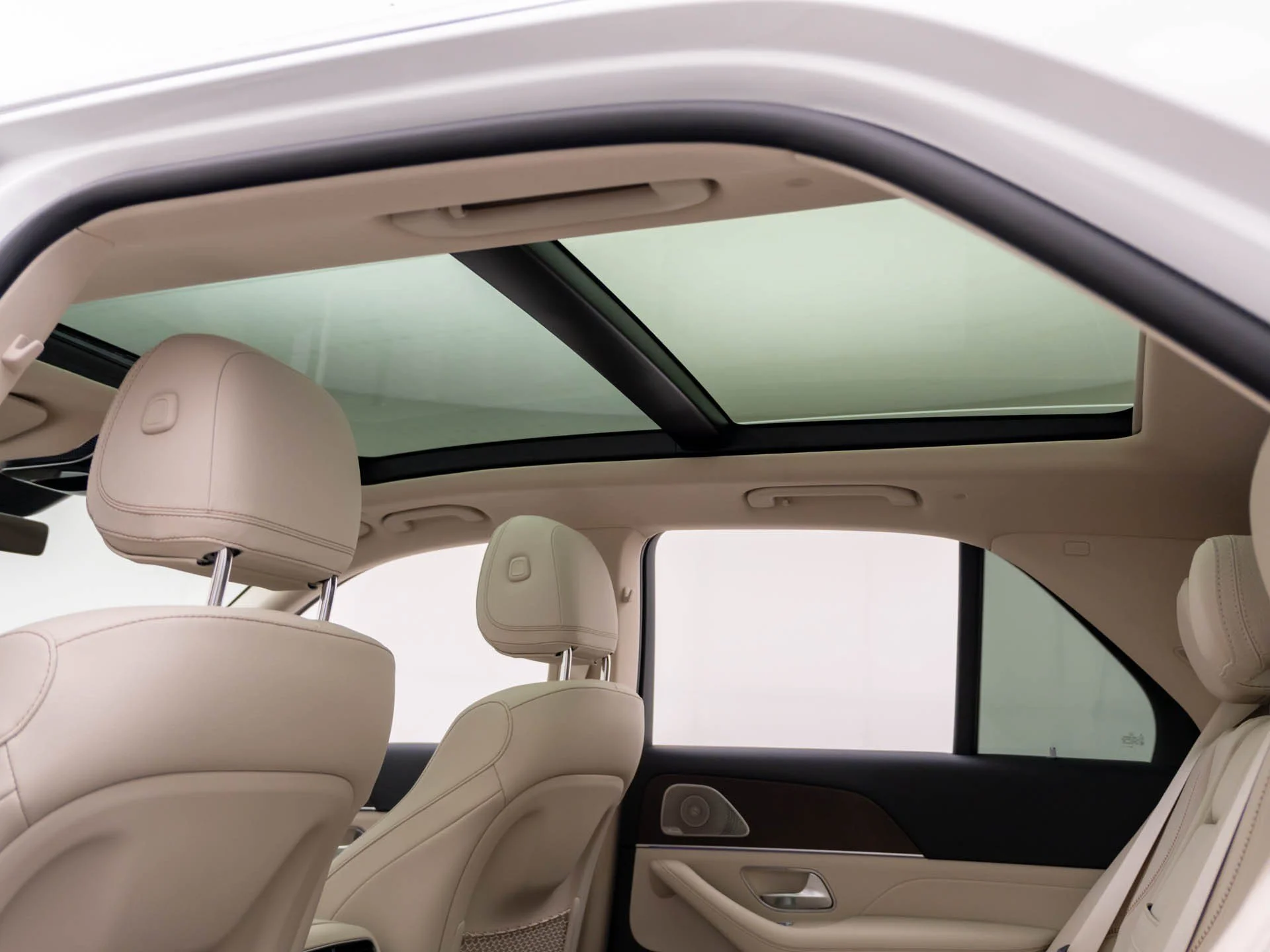 New 2027 White Mercedes-Benz GLE 450 image 19