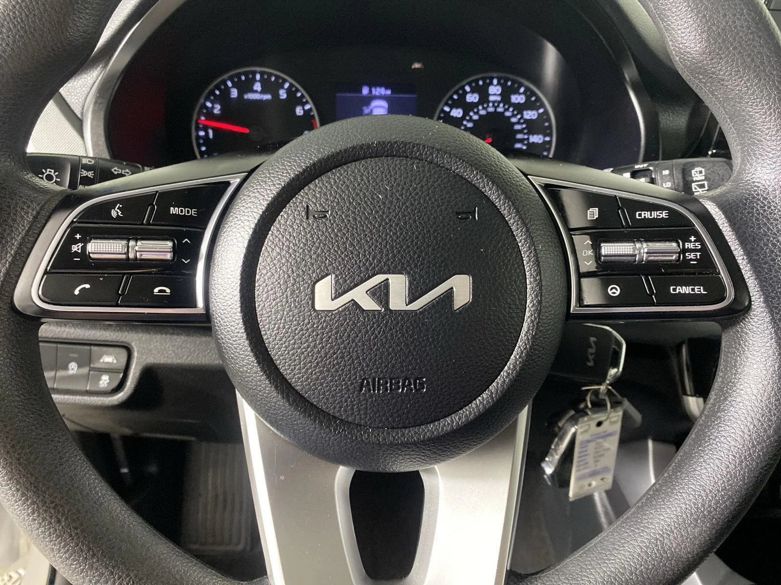 Used 2022 Snow White Pearl Kia LX image 28