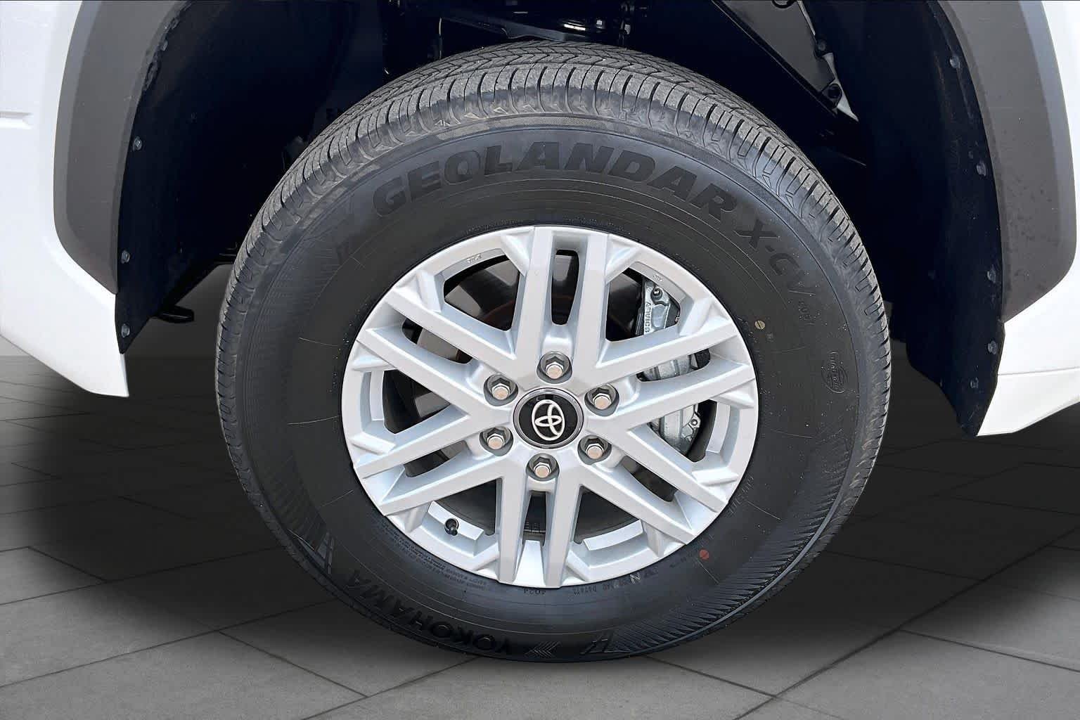 Used 2025 Ice Cap Toyota SR5 image 11