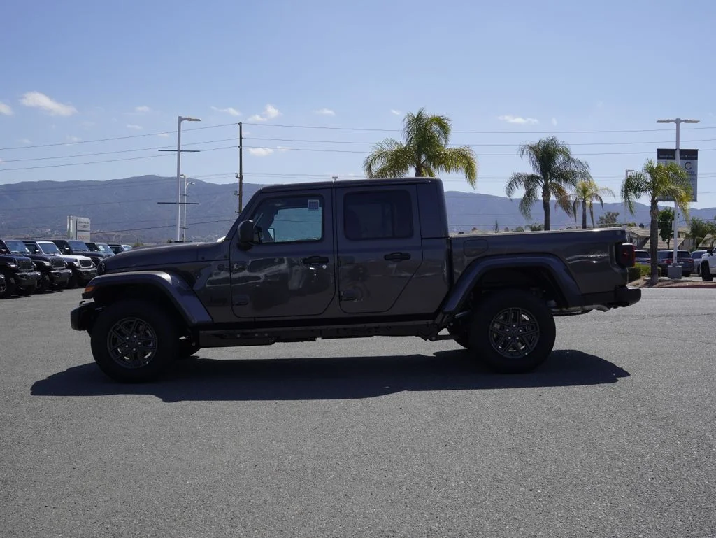 New 2026 Granite Crystal Metallic Clear-Coat Exterior Paint Jeep Sport S image 6