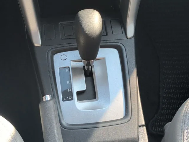 Used 2018 White Subaru 2.5i image 17