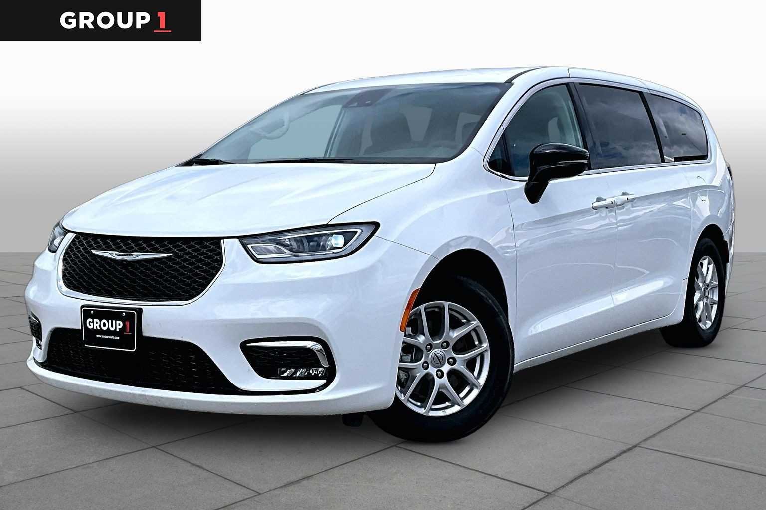 2024 Chrysler Pacifica Touring L's photo