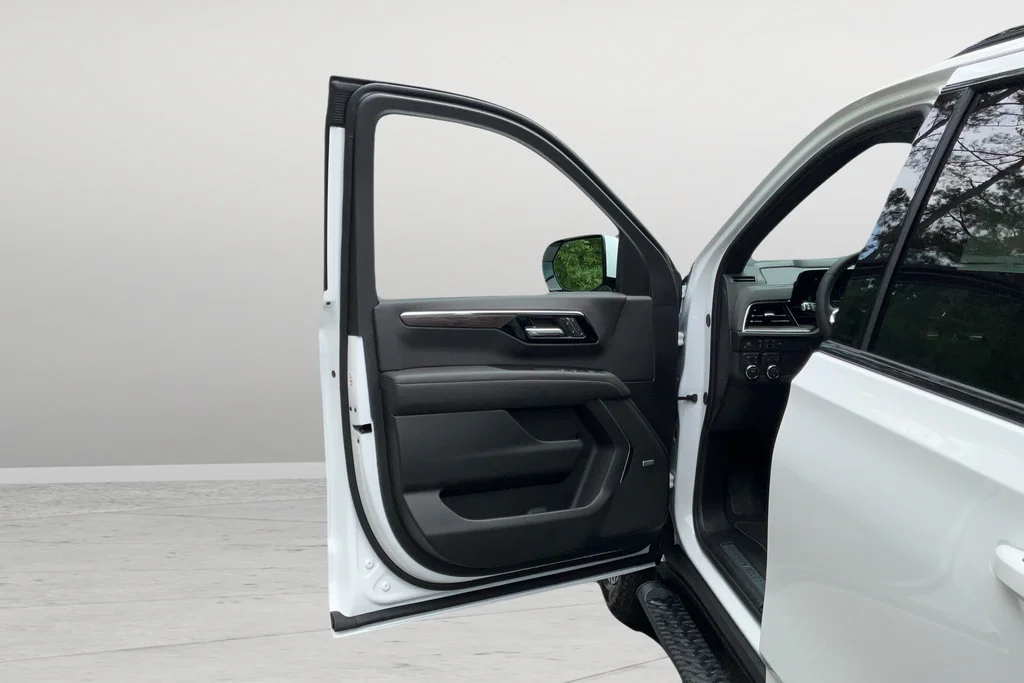 2026 Chevrolet Suburban Z71 - Photo 9