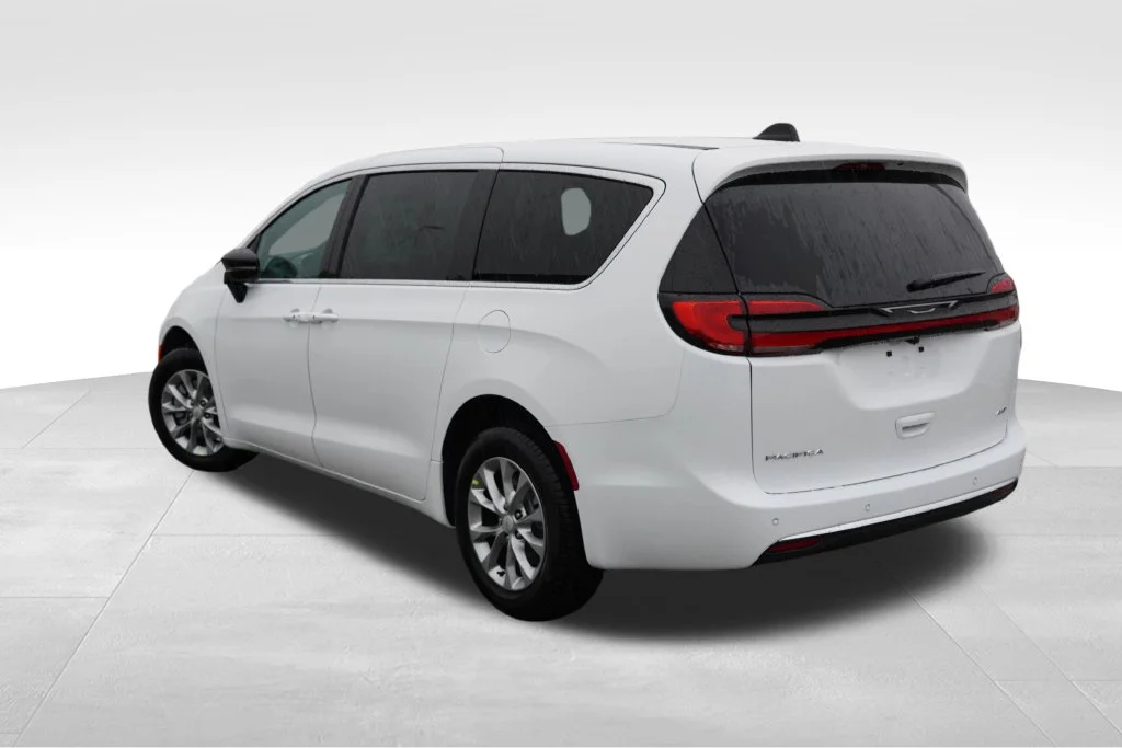 New 2027 Bright White Clear-Coat Paint Chrysler Select image 5