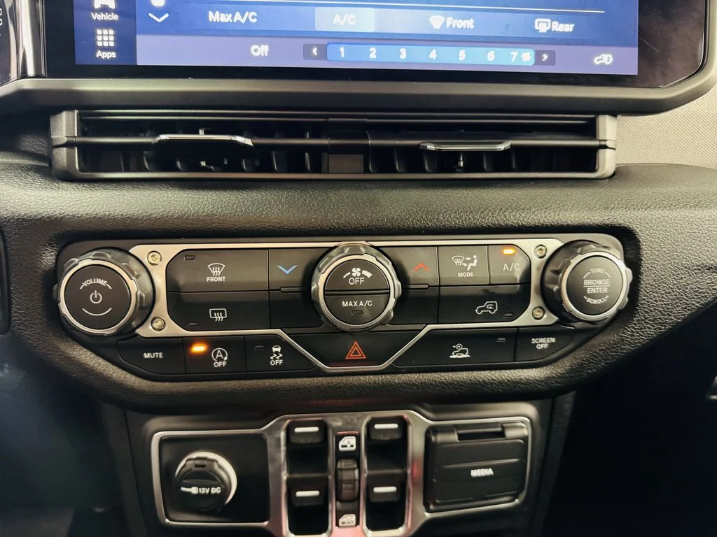 Used 2026 White Jeep Sport S image 17