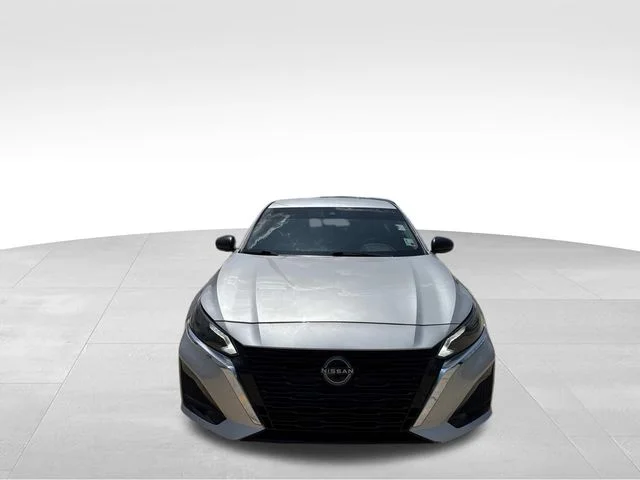 Used 2024 Silver Nissan 2.5 SV image 4