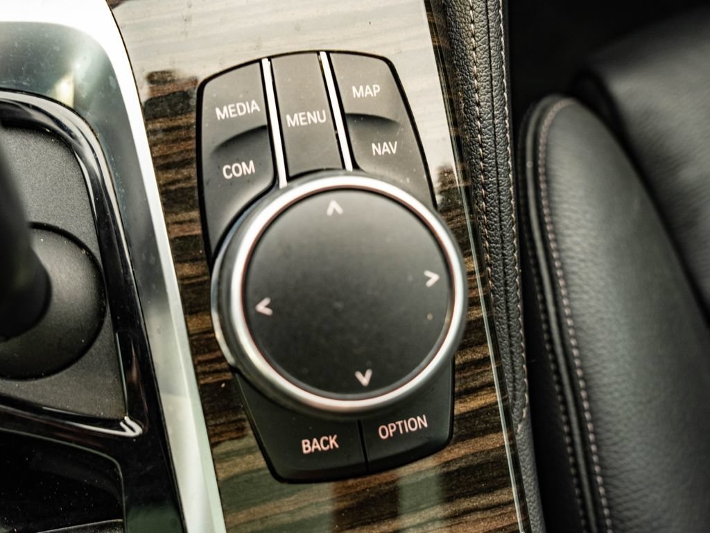 Used 2019 Black Sapphire Metallic BMW 540i image 39