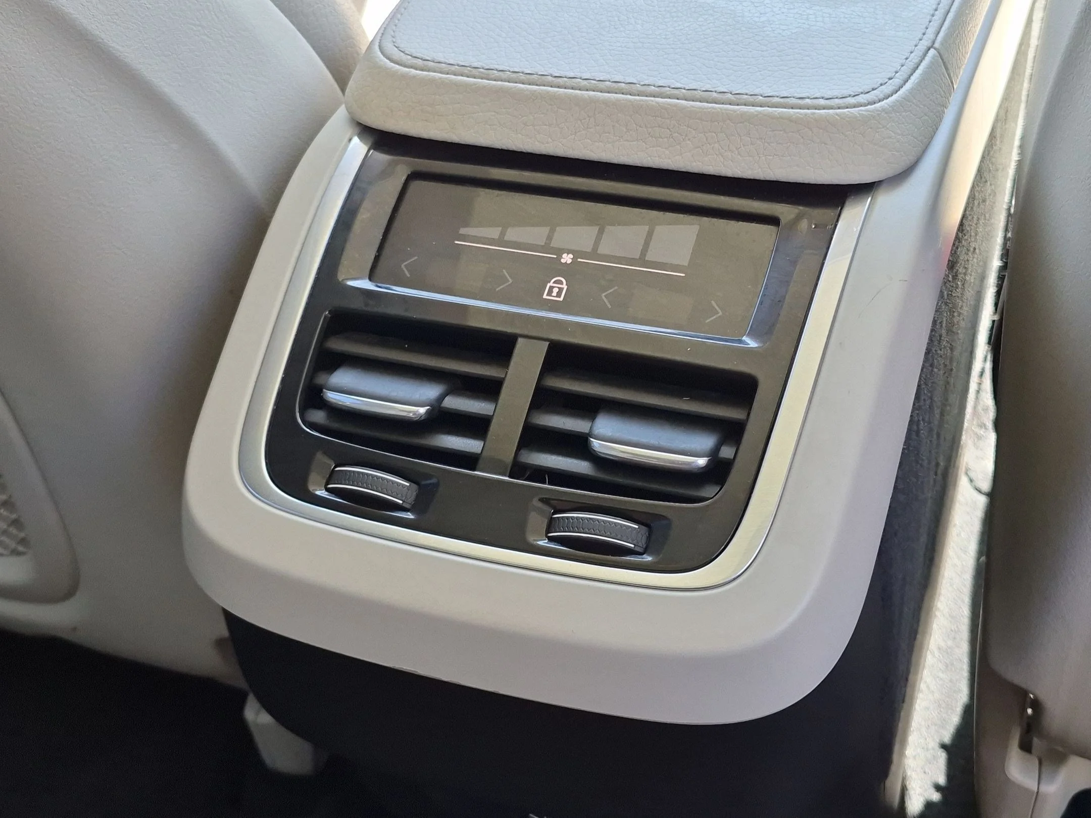 2020 Volvo XC90 Momentum - Photo 29