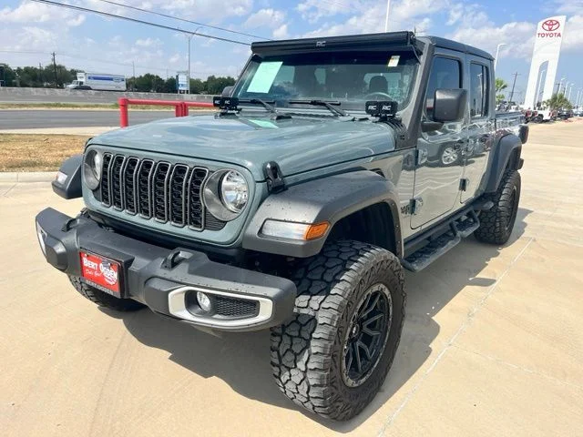 Used 2025 Gray Jeep Sport image 3