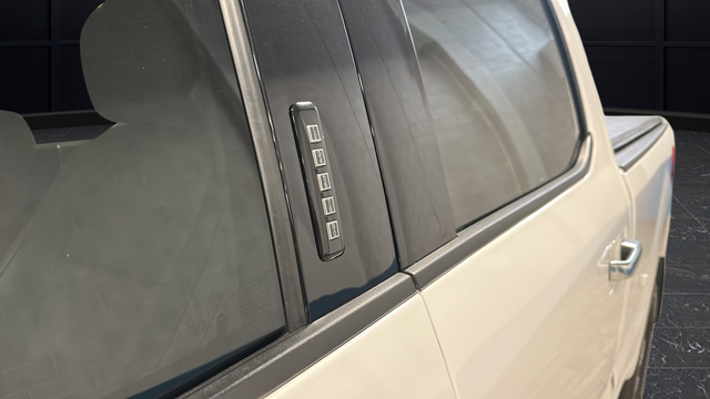 Used 2019 White Platinum Clearcoat Metallic Ford Lariat image 42