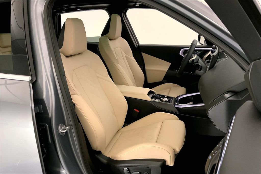 Used 2025 Skyscraper Grey Metallic BMW  image 6