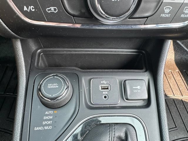 Used 2021 Gray Jeep Altitude 4x4 image 12