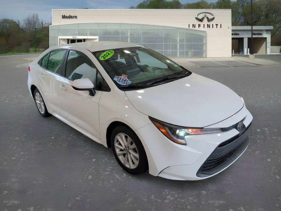 Used 2023 Ice Toyota LE image 2