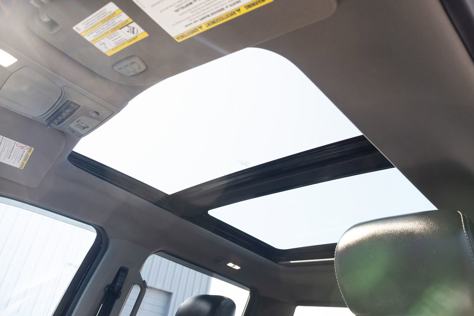 Used 2019  Ford Lariat image 12