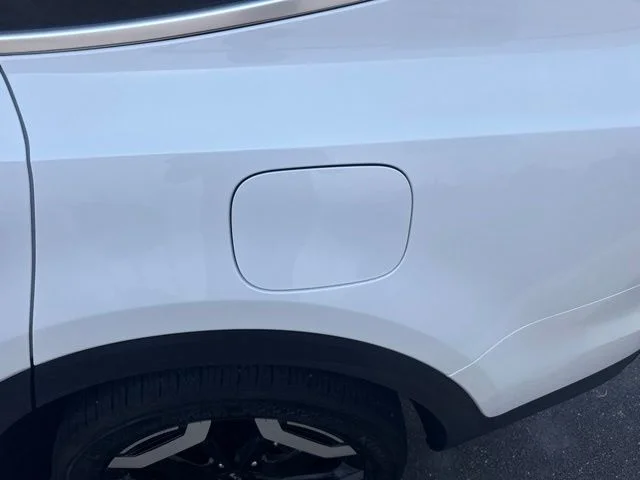 Used 2025 White Kia S image 13