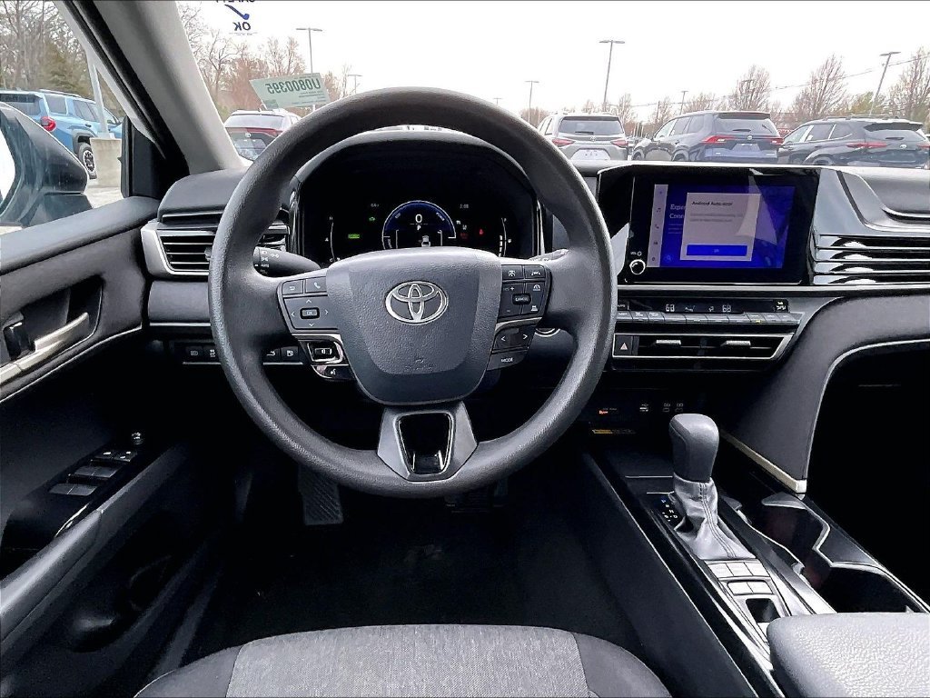 Used 2025 White Toyota LE image 17