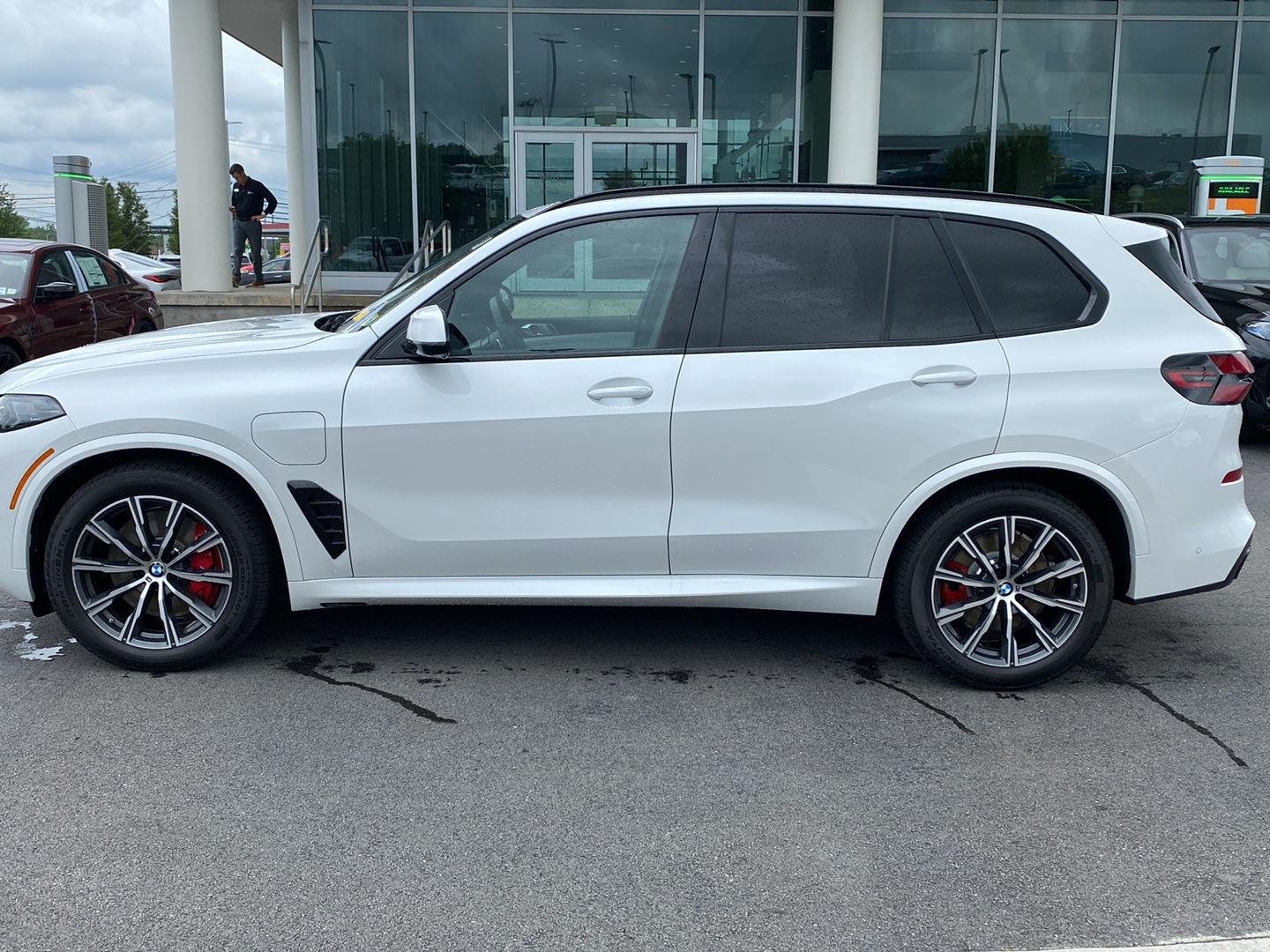 Used 2026 Mineral White Metallic BMW xDrive50e image 4