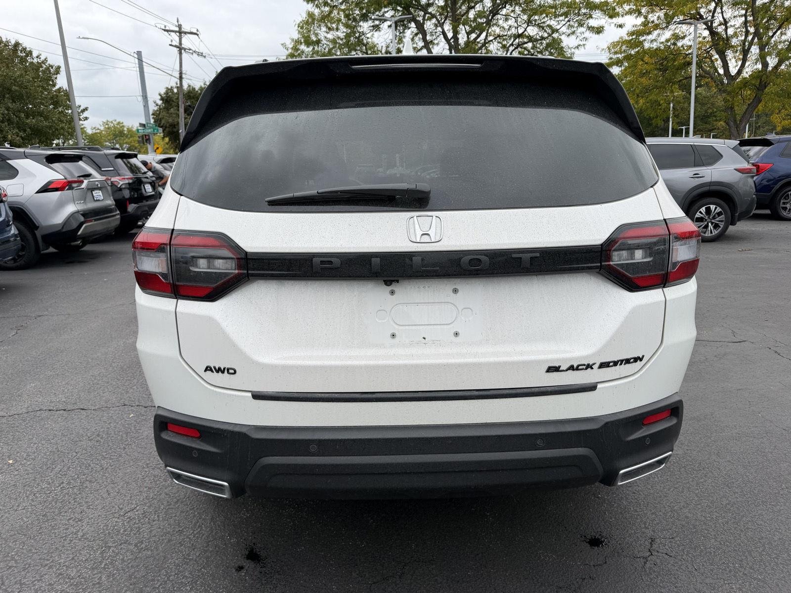 Used 2025 Platinum White Pearl Honda Black Edition image 5
