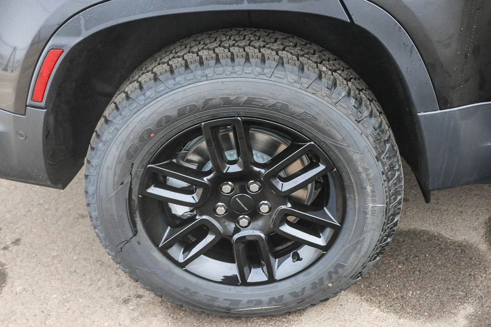 New 2026 Santorini Black Land Rover S image 13
