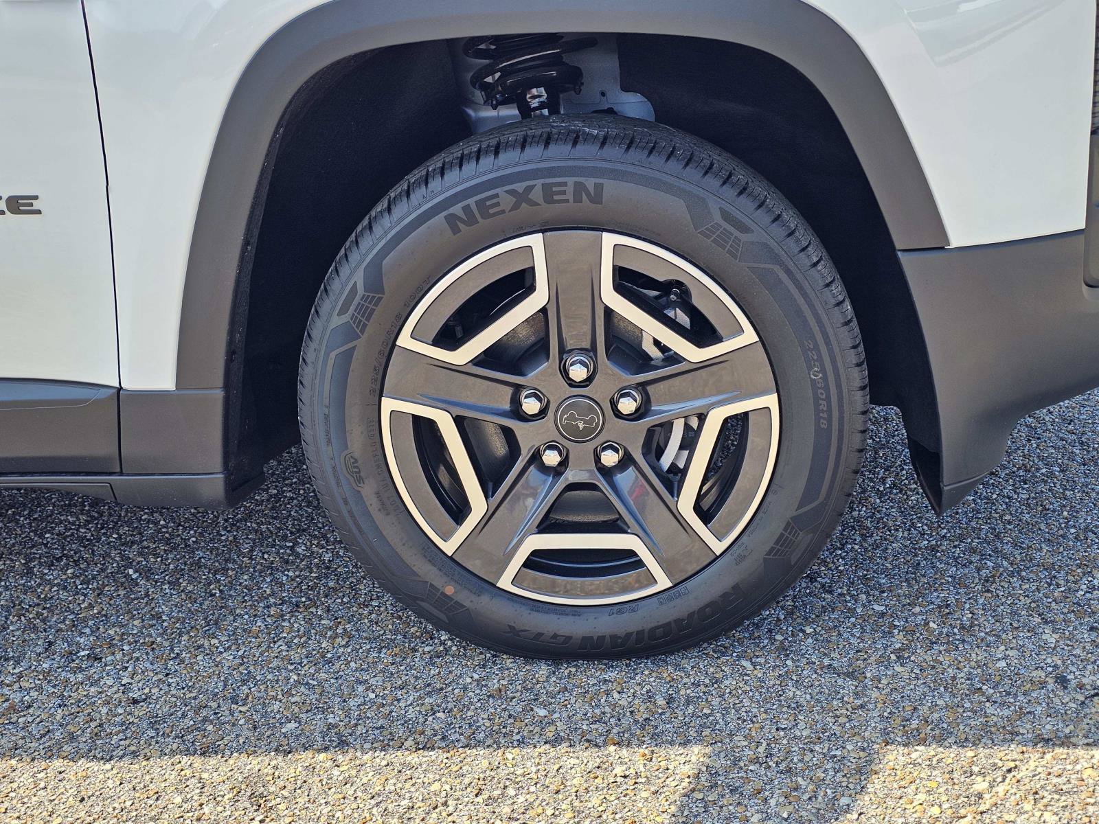 New 2026 Bright White Clear-Coat Exterior Paint Jeep Laredo image 6