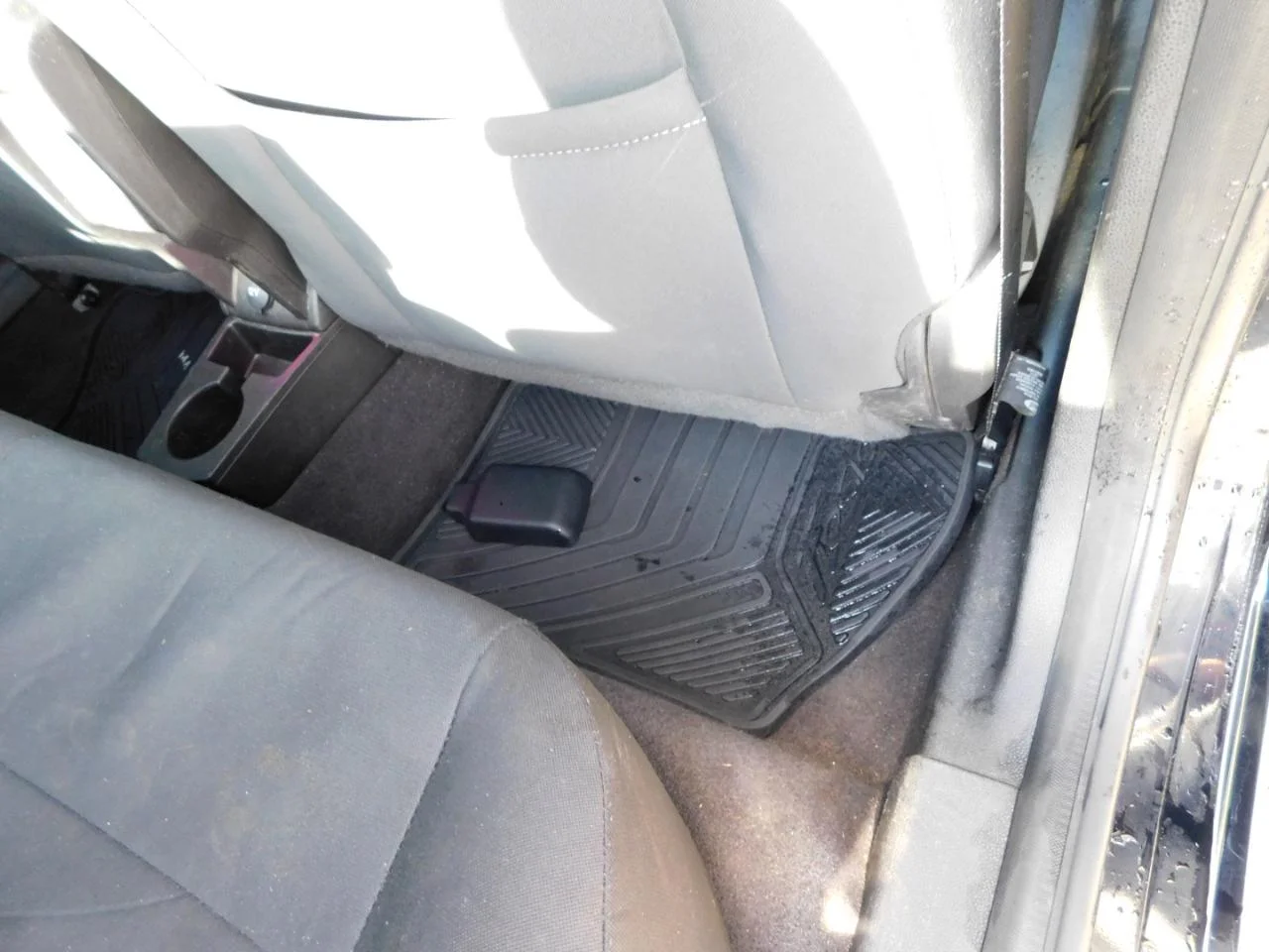 Used 2018 Black Ford SE SEDAN image 12