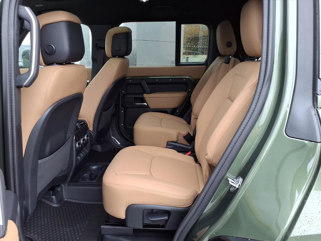 New 2026 Woolstone Green Metallic Land Rover X-Dynamic SE image 12