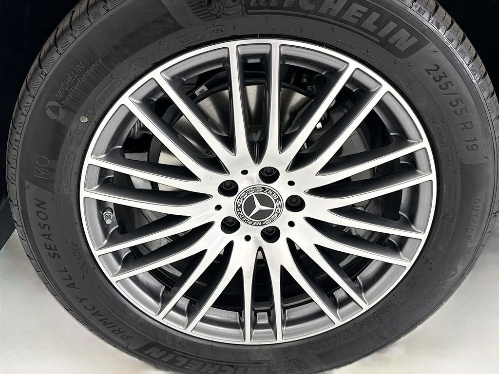 New 2026 Black Mercedes-Benz GLC 300 image 29