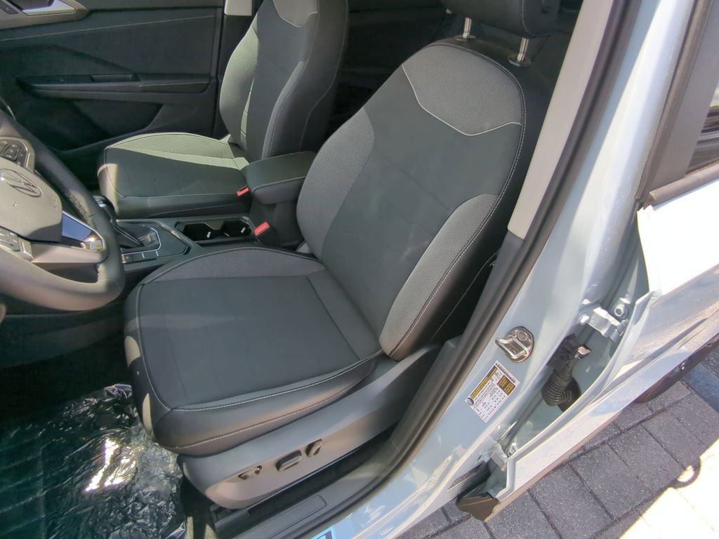 New 2026 Gray Volkswagen 1.5T SE Black image 19